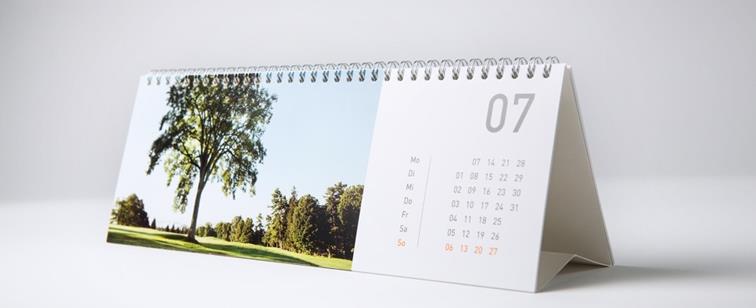 9407625   Bordkalender med logotrykk 297 x 105 mm 250 gr. bestr&#248;ket gloss 500 stk